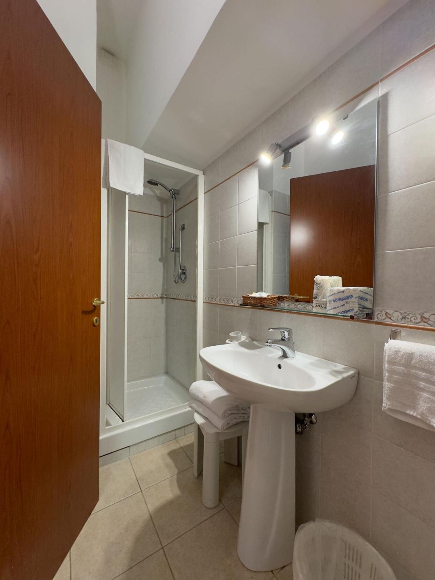 Hotel Villa Robinia Genzano di Roma Εξωτερικό φωτογραφία