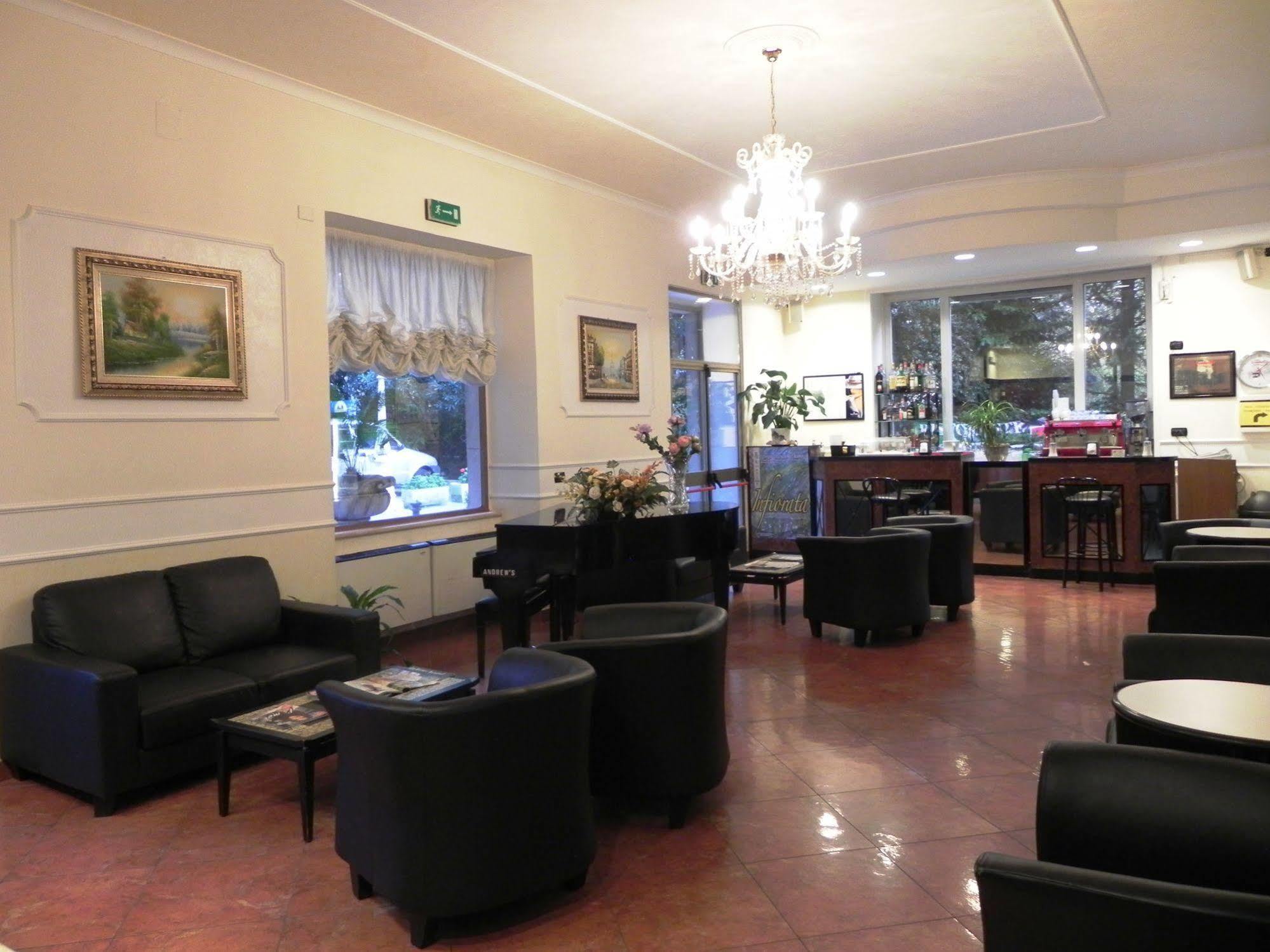 Hotel Villa Robinia Genzano di Roma Εξωτερικό φωτογραφία